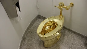 Goldene Toilette geklaut – Haftstrafen für Briten