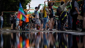 Zehntausende Menschen spannen „Band der Solidarität“