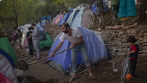 Festnahmen nach Feuer bei Flüchtlingslager