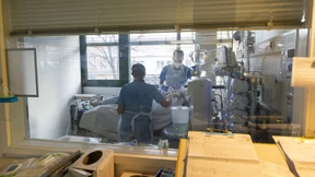 Britische Studien weisen auf milderen Verlauf bei Omikron hin