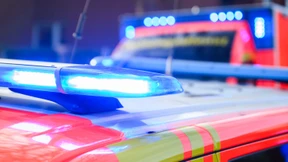 Auto erfasst Familie mit drei Kindern auf Parkdeck in Essen