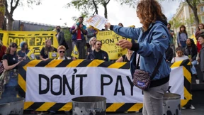 Streik legt Zugverkehr lahm, Massenproteste wegen hoher Energiekosten
