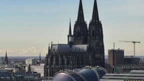 Taxifahrer soll gezielt Frauen angefahren und verletzt haben