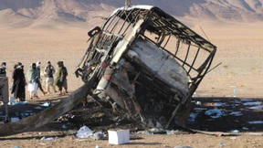 Bus mit aus Iran abgeschobenen Afghanen verunglückt