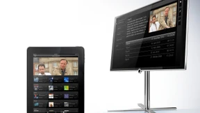 Der Schirm kommt auf den Schoß