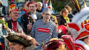 Frohsinn unter Polizeischutz