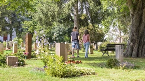 Wir sitzen in der Mensa, und mein Vater ist tot