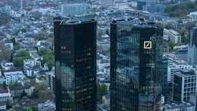 Deutsche Bank sieht Fortschritte – Aktienkurs sackt ab
