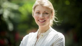 Das soll dein Sinn des Lebens sein? Laetitia Lenel über ihren Roman „Eine liebe Frau“