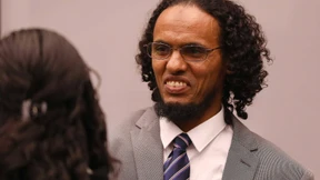 Mit Spitzhacken, Schaufeln und Bulldozern entweiht