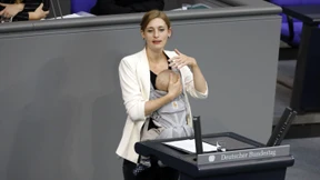 Erstmals steht Abgeordnete mit Säugling am Redepult