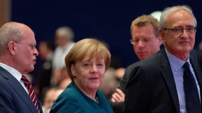 Merkel kündigt strengere Regeln für Leiharbeit und Zeitverträge an