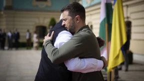 Modis Umarmung für Selenskyj