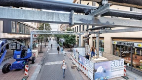 Die Luftnummer vor dem Lorey-Haus