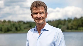 Michael Groß greift an