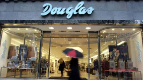 Douglas bereitet Abschied von der Börse vor