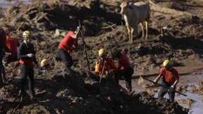 Bus mit Toten im Schlamm entdeckt