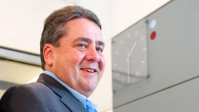 Gabriel will Basis über große Koalition mitentscheiden lassen