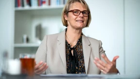 Karliczek wirbt für mehr Medienbildung in Schulen