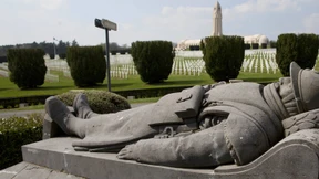 Mit dem linken Auge sieht man schwächer