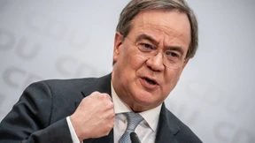 Union legt unter Laschet auf 37 Prozent zu