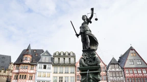 Hausmeister bestreitet Bestechlichkeit