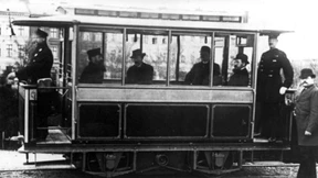 Der Fußgänger unter den Schienenfahrzeugen