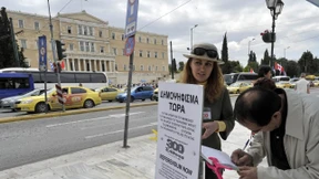 Die Griechen geben weniger Geld aus