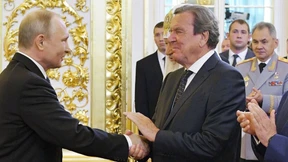 Grüne kritisieren Schröder als „Claqueur“ für Putin