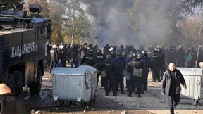 Kämpfe zwischen Flüchtlingen und Polizei