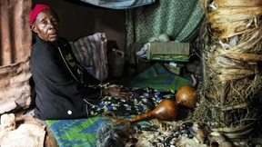 Immer mehr Frauen werden Opfer von Hexenverfolgung