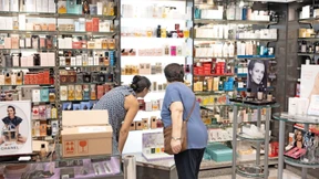 Schönheitsberatung in der Parfümerie