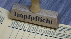 „Für mehr, nicht weniger Freiheit“: Warum nur eine Impfpflicht die Pandemie beendet