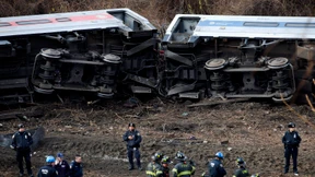 Zug raste viel zu schnell in die Kurve