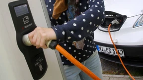 Spannung an der Autobahn  