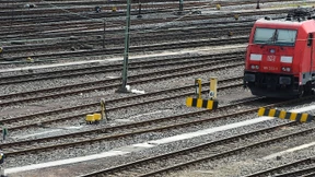 Gleiserneuerungen, Brücken und Stellwerke