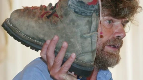 Reinhold Messner erhält zweiten Schuh seines Bruders