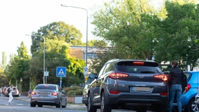 Eltern halten für ihre Kinder