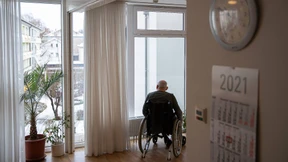 Erzwungene Vereinsamung von Senioren wird ein Fall für Karlsruhe