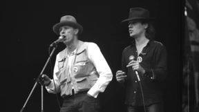 Ob Ost, ob West, kalten Kriegern die Pest!