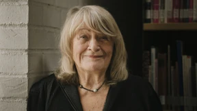 Sie ist immer bereit, uns im Gespräch zu verführen