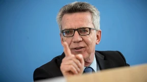 Schulz wirft de Maizière Ablenkungsmanöver vor