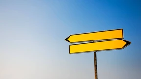 Drei Menschen brechen auf