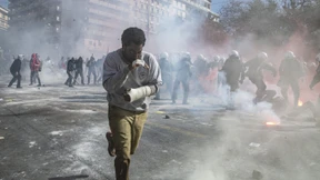 Als flüchte er vor den Rachegeistern