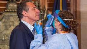 New Yorks Gouverneur Cuomo macht Corona-Test