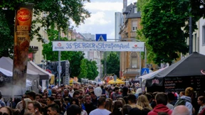 Streetfood naschen, bummeln und aus der Hand lesen lassen