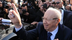 Mit ausgestreckter Hand