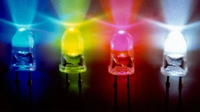 Fahnder beschlagnahmen eine Million gefälschte Elektroteile