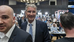 Das Spiel mit dem NS-Feuer