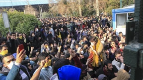 Ein Revolutionswächter bei Unruhen getötet